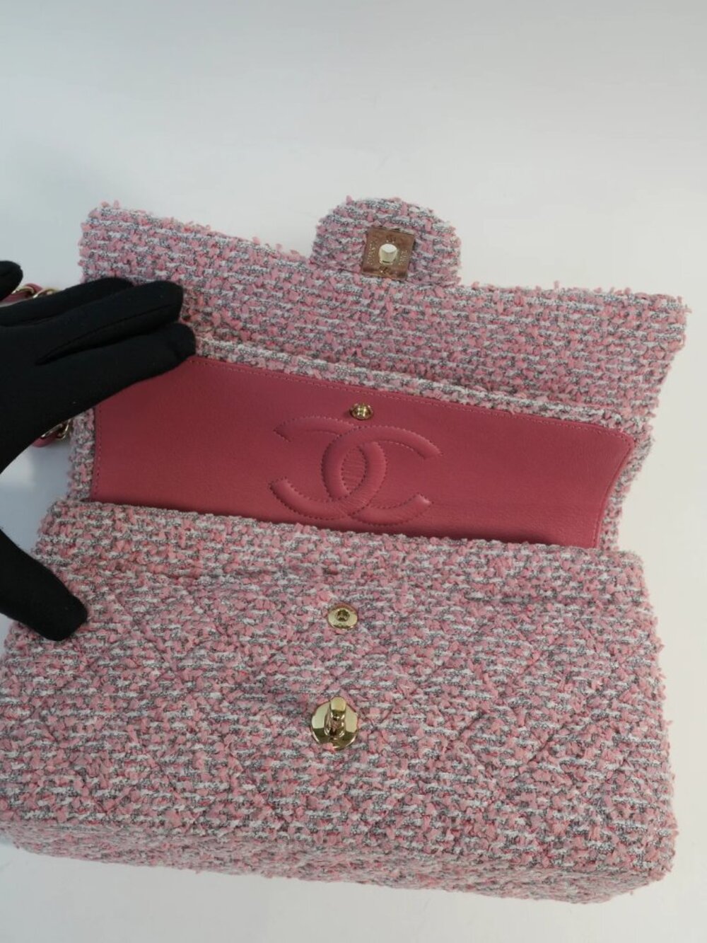 Chanel Medium Classic Flap in Pink Tweed and Gold Hardware Handbag - Picture 13 of 16